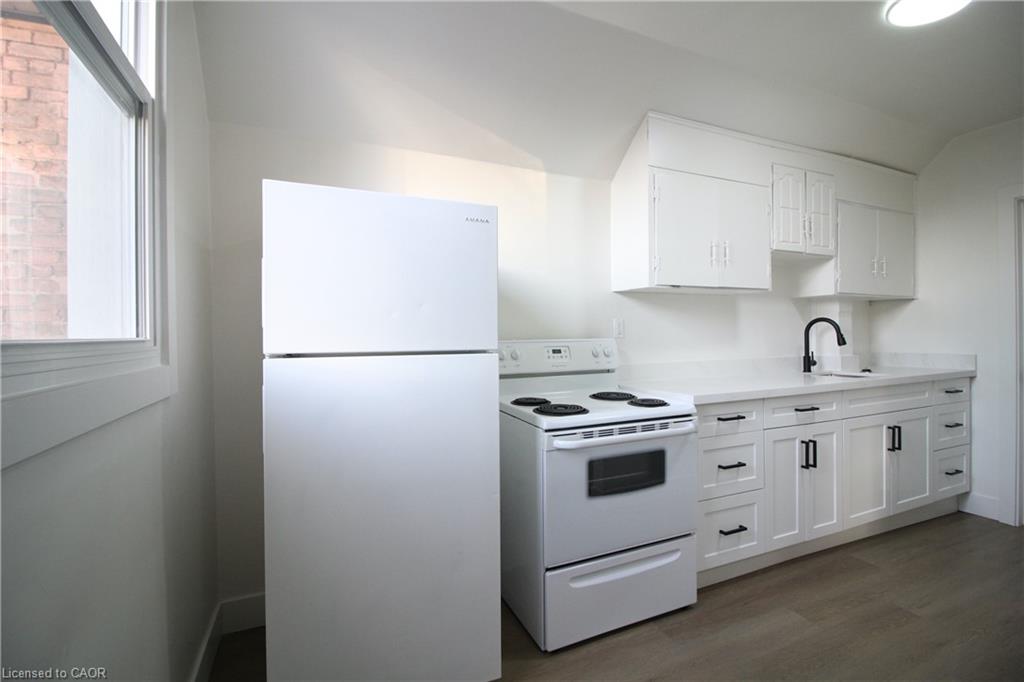 B-313 Wentworth Street N Property Photo 3