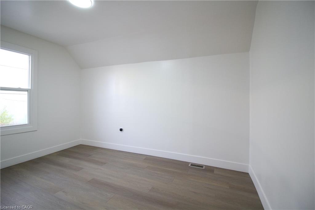 B-313 Wentworth Street N Property Photo 6