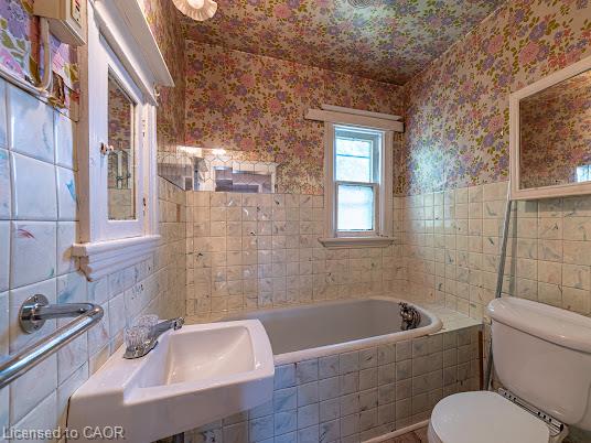 35 Sherman Avenue N Property Photo 16