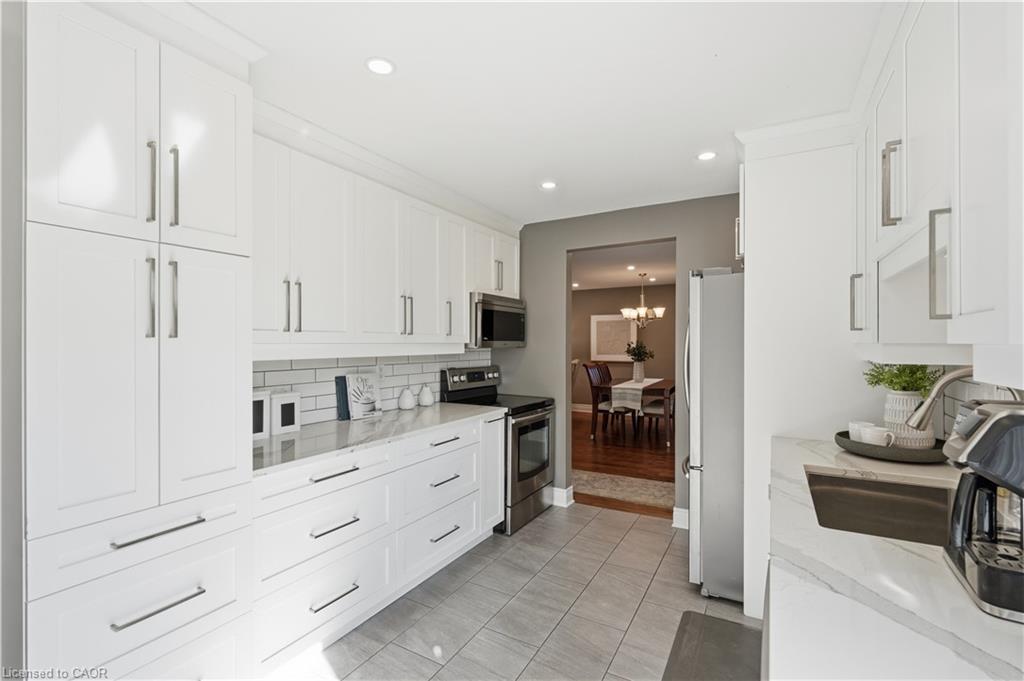 99 Lynden Hill Crescent Property Photo 7