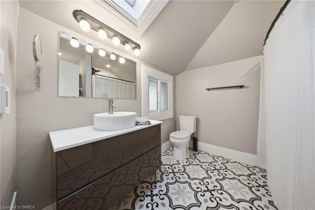 74 Richmond Street Property Photo 30