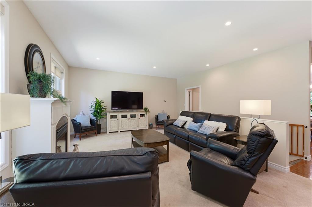 301 Governors Road E Property Photo 5