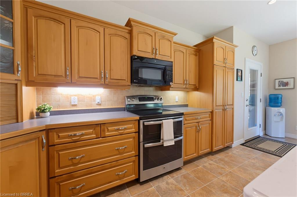 301 Governors Road E Property Photo 9