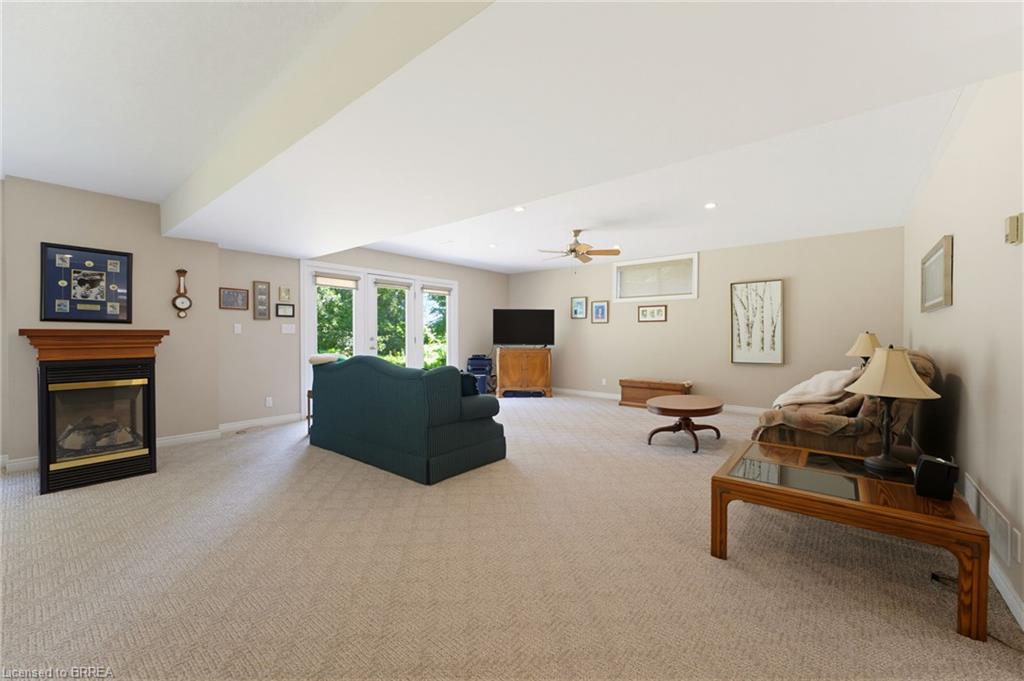 301 Governors Road E Property Photo 15
