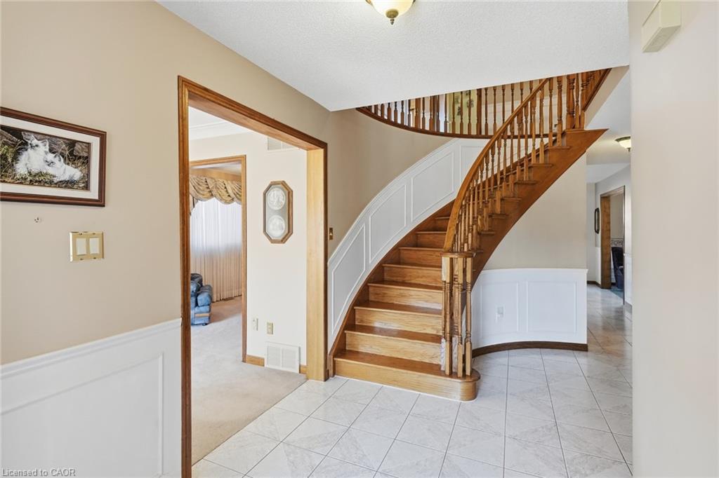 25 Candor Crescent Property Photo 7