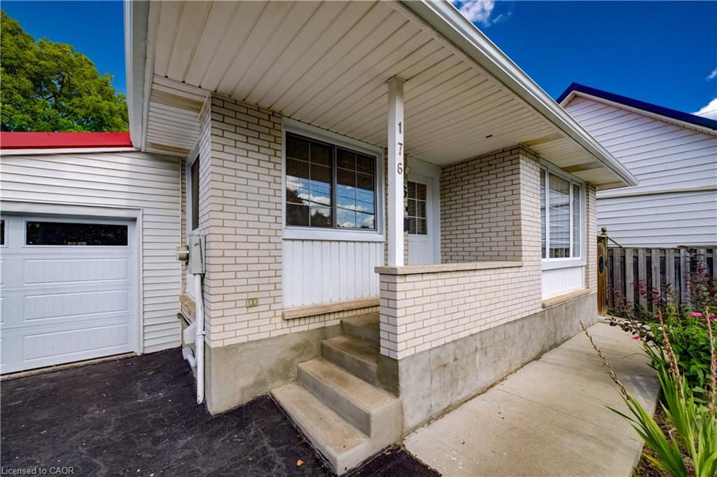 176 Samuelson Street Property Photo 4