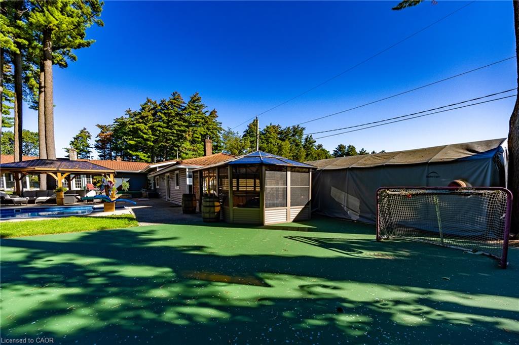 72 Courtney Avenue Property Photo 9