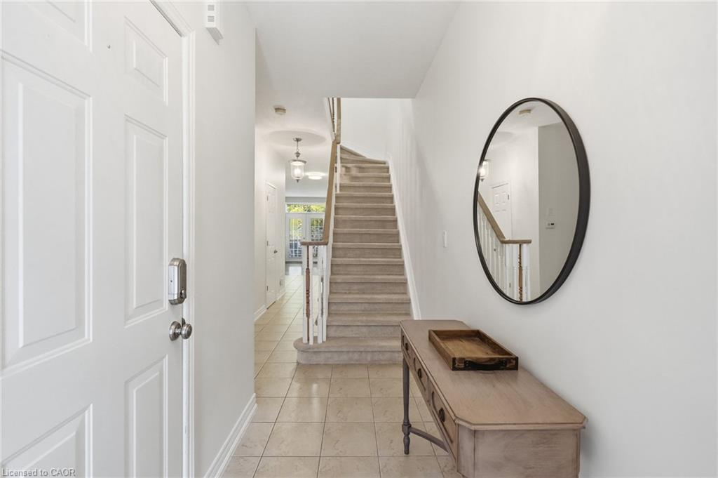 8 Goldenview Court Property Photo 4