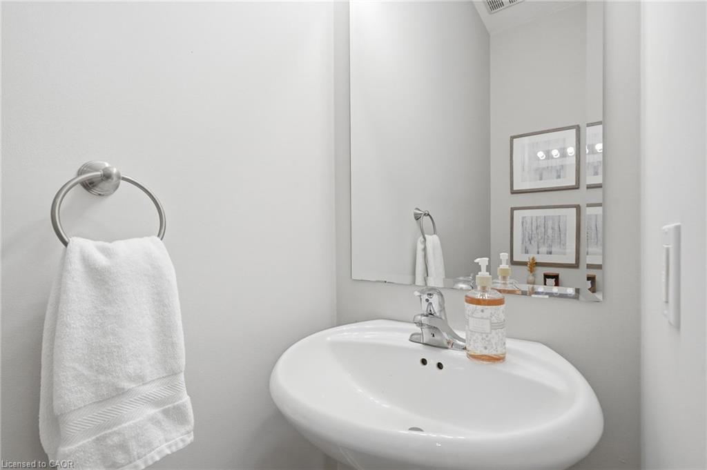 8 Goldenview Court Property Photo 18