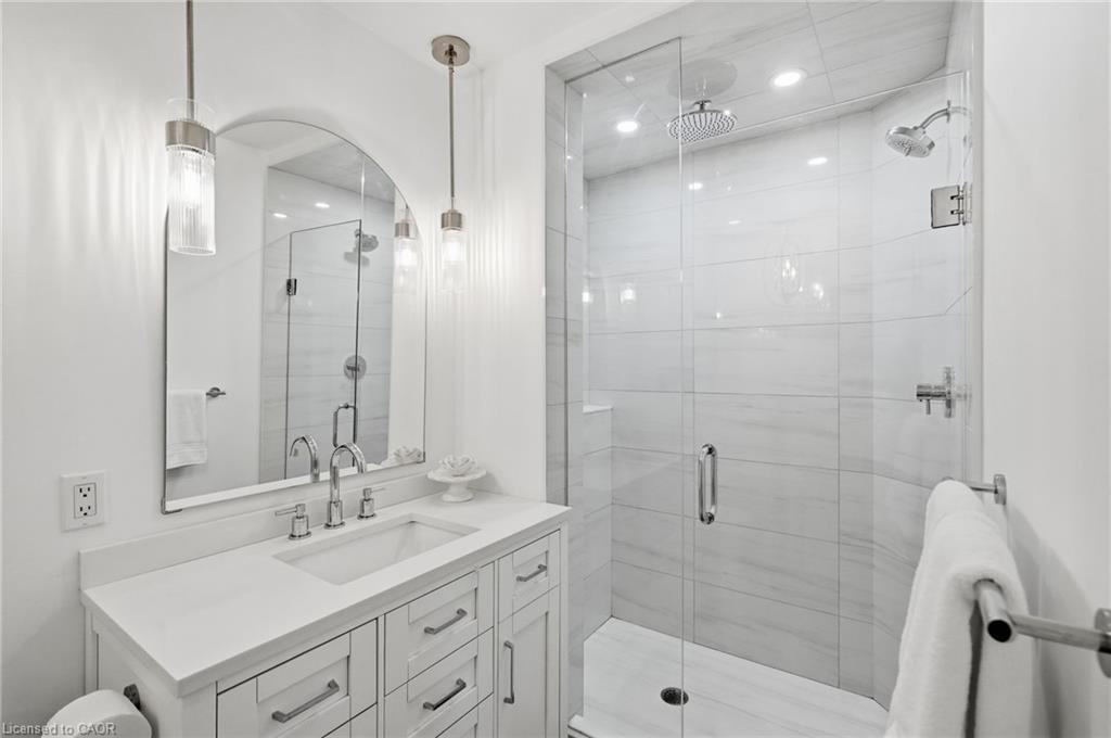 8 Goldenview Court Property Photo 22