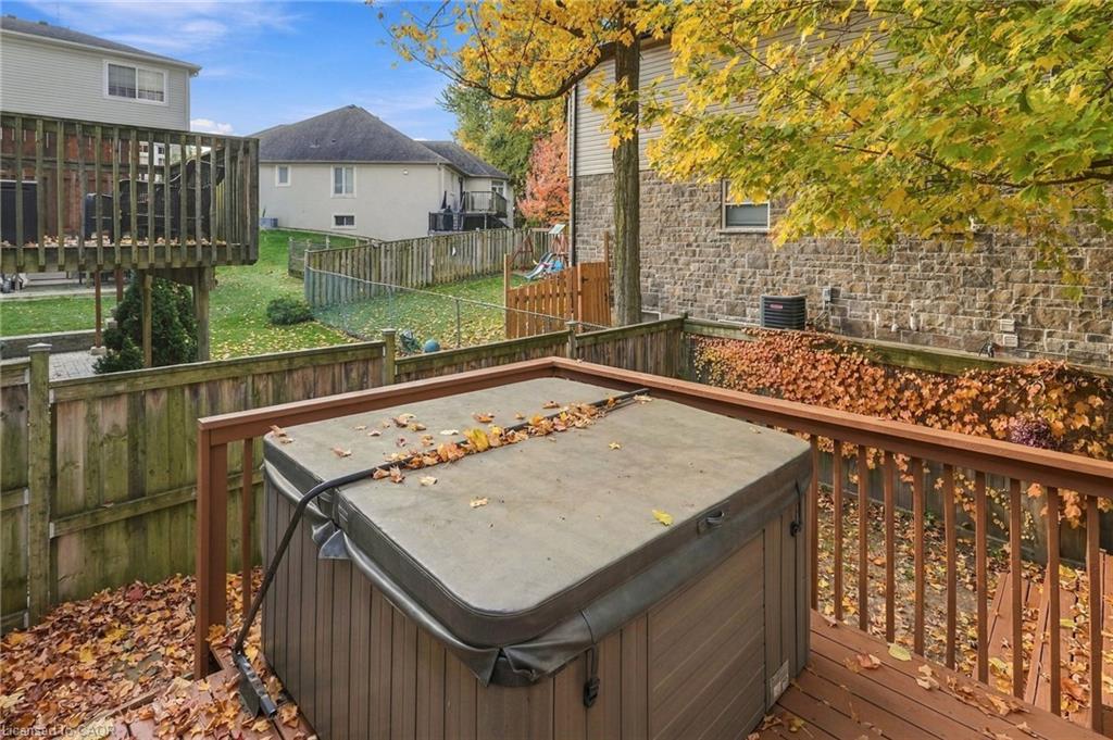 8 Goldenview Court Property Photo 33