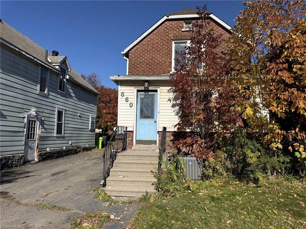 660 Queen Street Property Photo 2