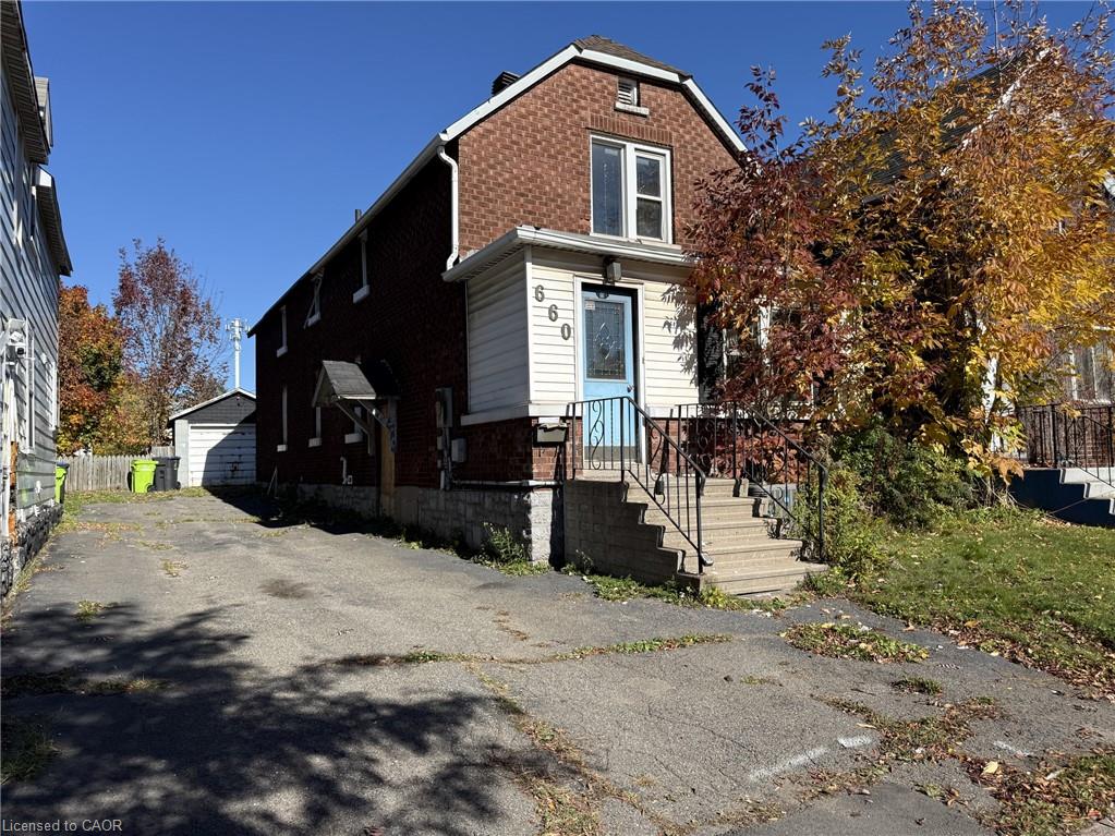660 Queen Street Property Photo 3