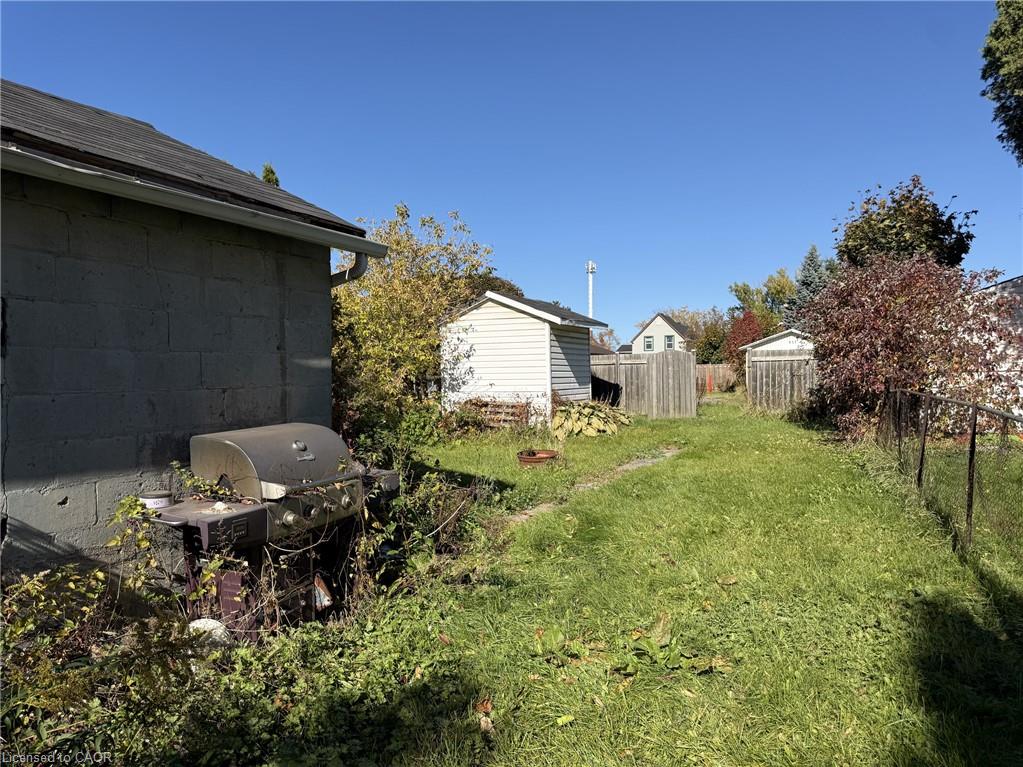 660 Queen Street Property Photo 5