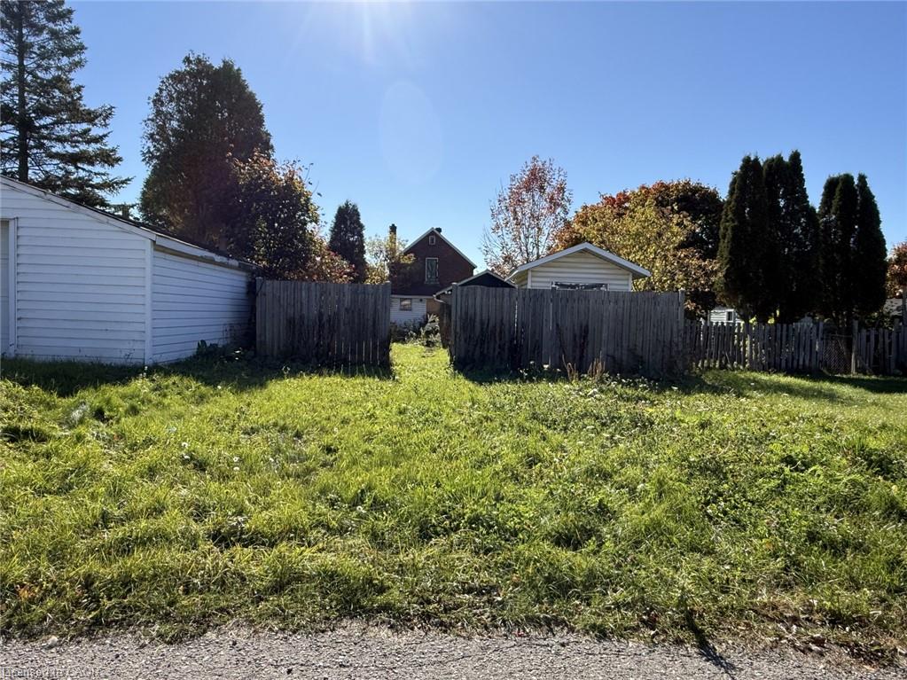 660 Queen Street Property Photo 7