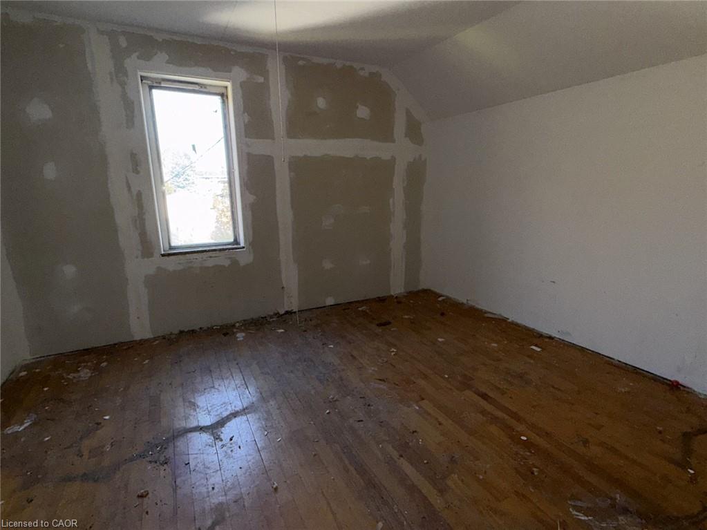 660 Queen Street Property Photo 11