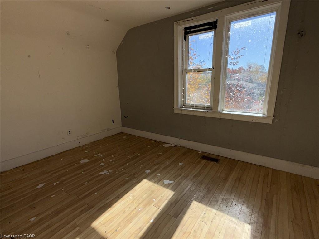 660 Queen Street Property Photo 13