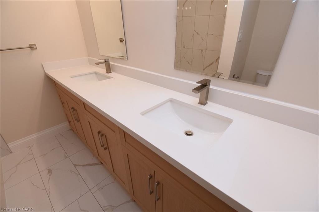 404-510 Queenston Road Property Photo 17