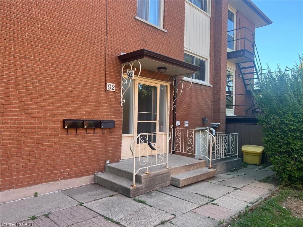 2-92 Confederation Drive Property Photo 3