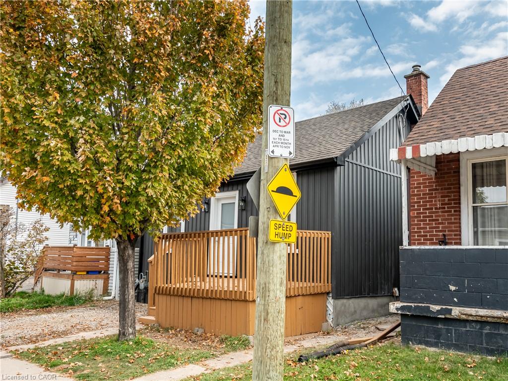 256 Rosslyn Avenue N Property Photo 2