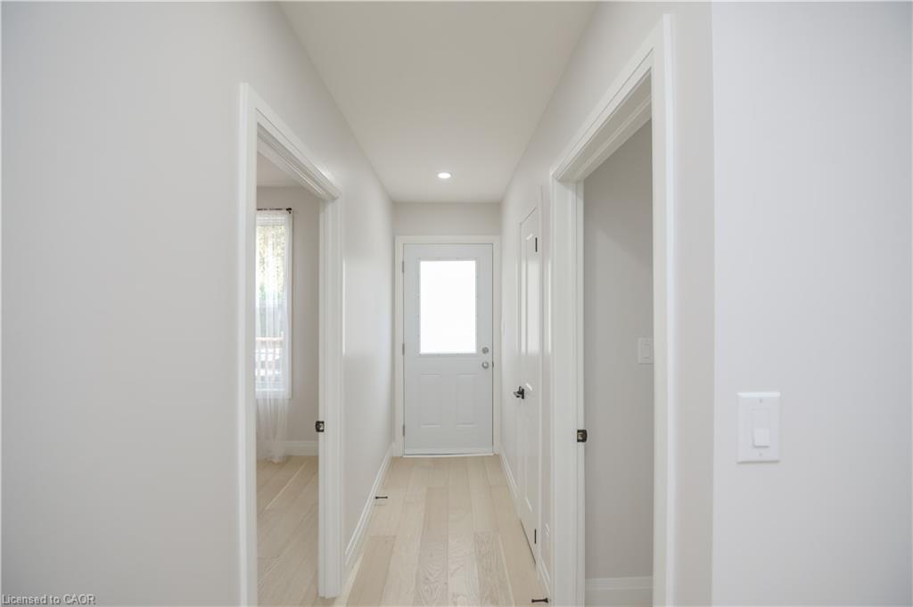 256 Rosslyn Avenue N Property Photo 3
