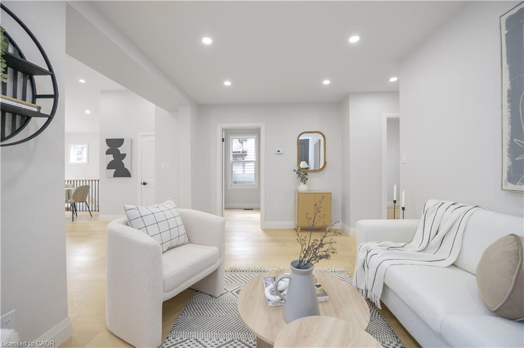 256 Rosslyn Avenue N Property Photo 8