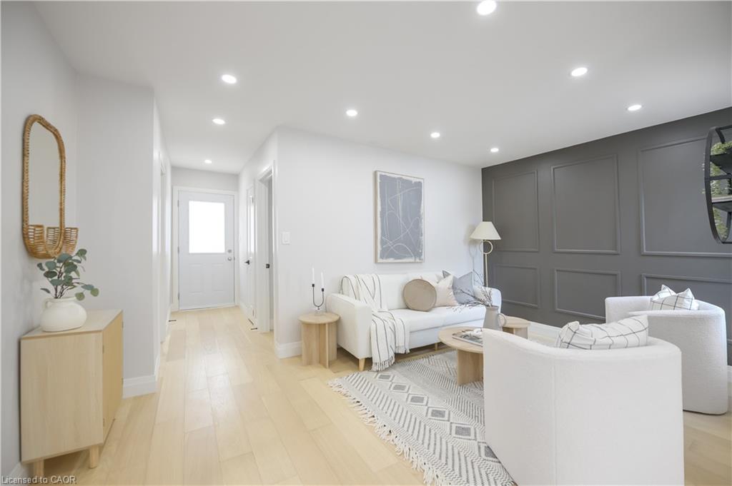 256 Rosslyn Avenue N Property Photo 9