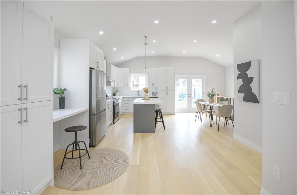 256 Rosslyn Avenue N Property Photo 10