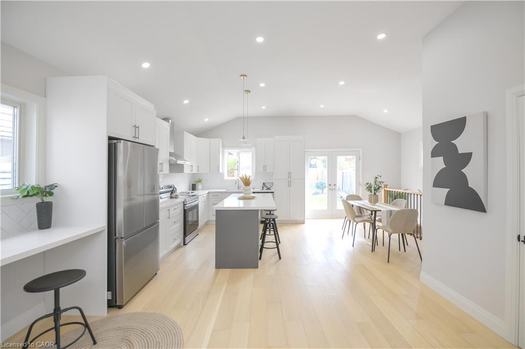 256 Rosslyn Avenue N Property Photo 11