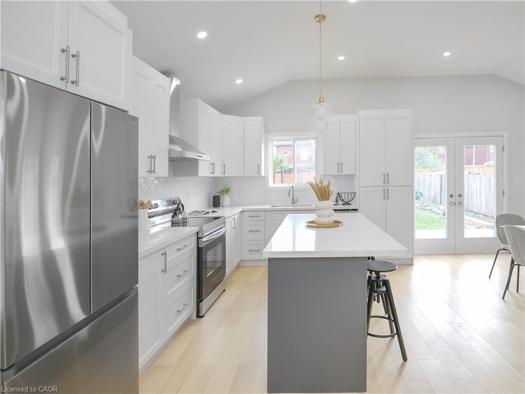 256 Rosslyn Avenue N Property Photo 12