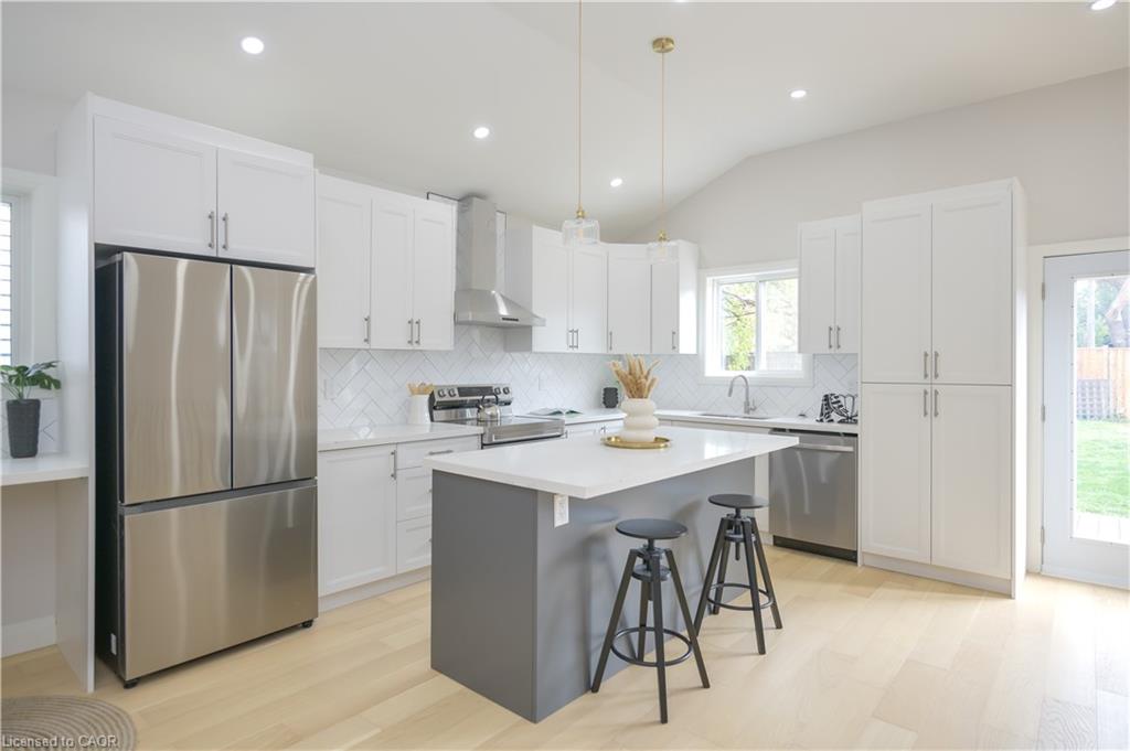 256 Rosslyn Avenue N Property Photo 13