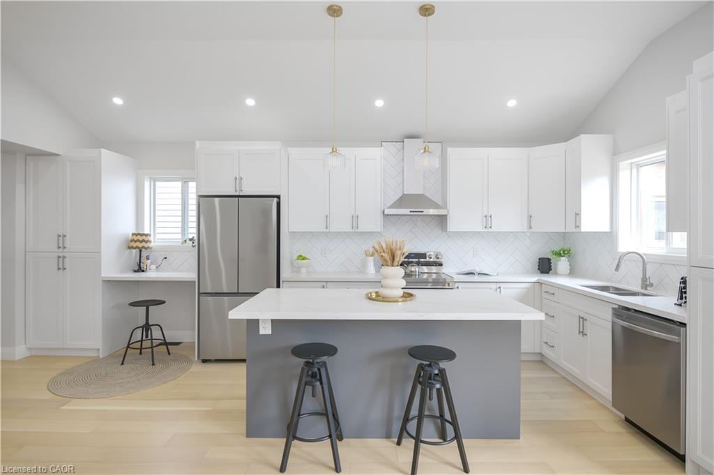 256 Rosslyn Avenue N Property Photo 15