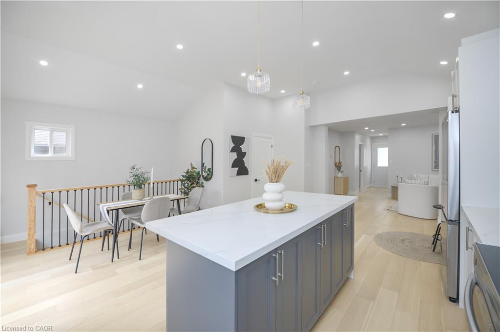 256 Rosslyn Avenue N Property Photo 20