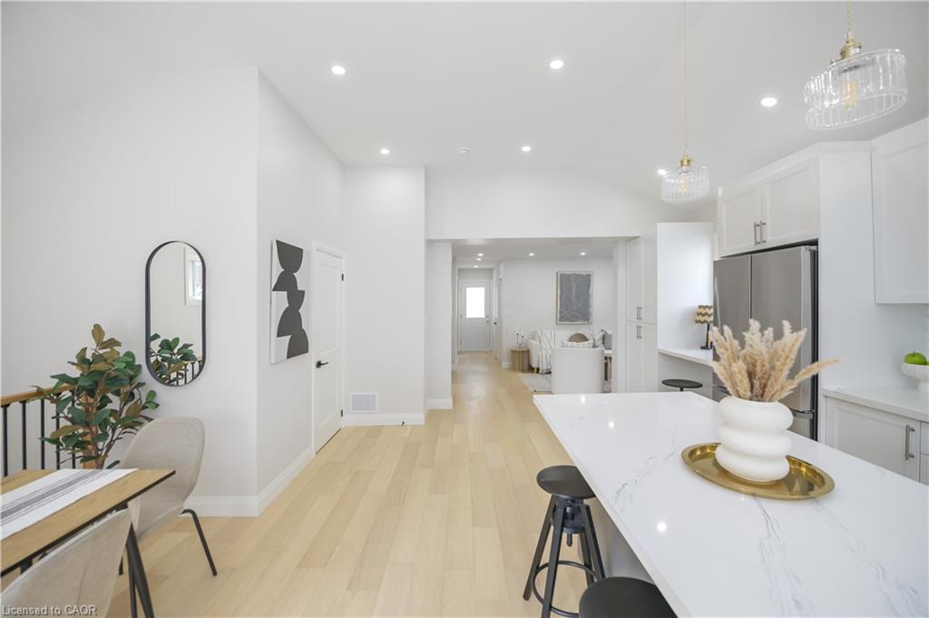 256 Rosslyn Avenue N Property Photo 21