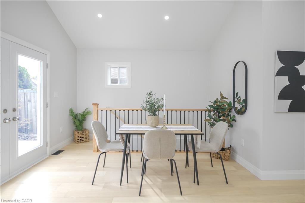 256 Rosslyn Avenue N Property Photo 24