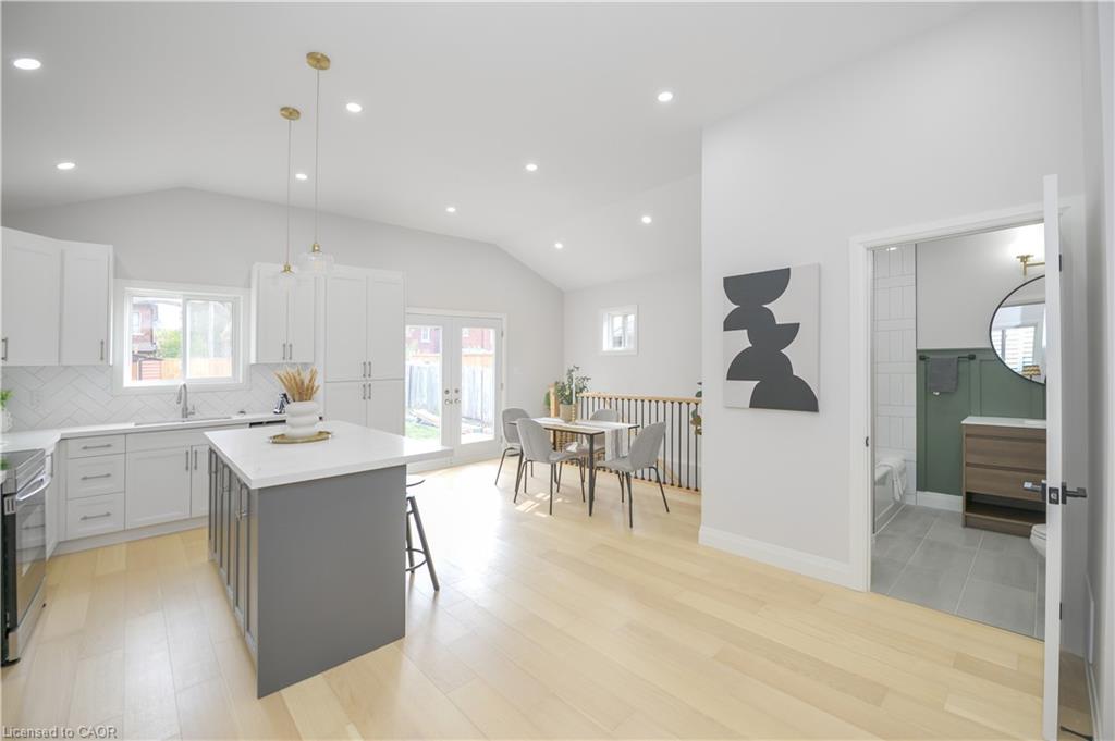 256 Rosslyn Avenue N Property Photo 26