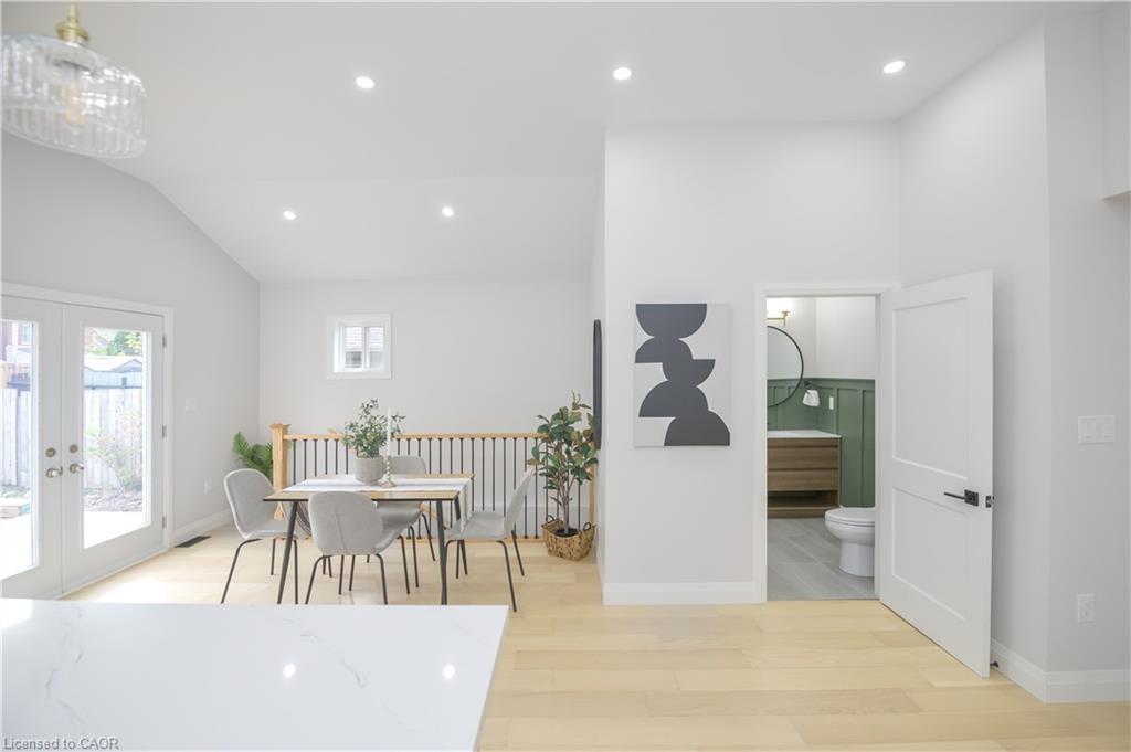 256 Rosslyn Avenue N Property Photo 27