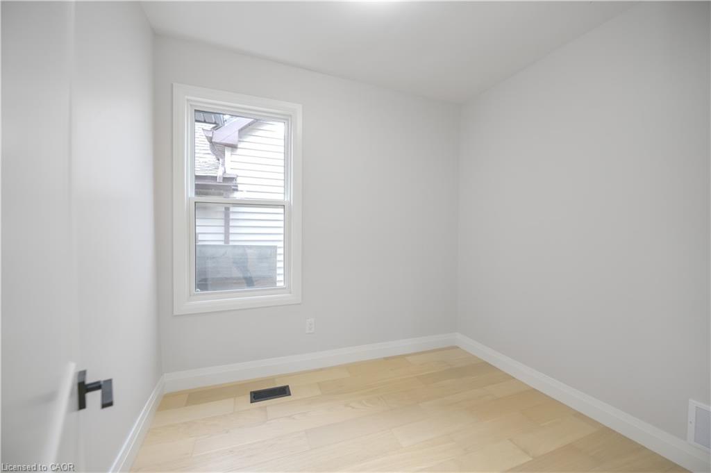 256 Rosslyn Avenue N Property Photo 28