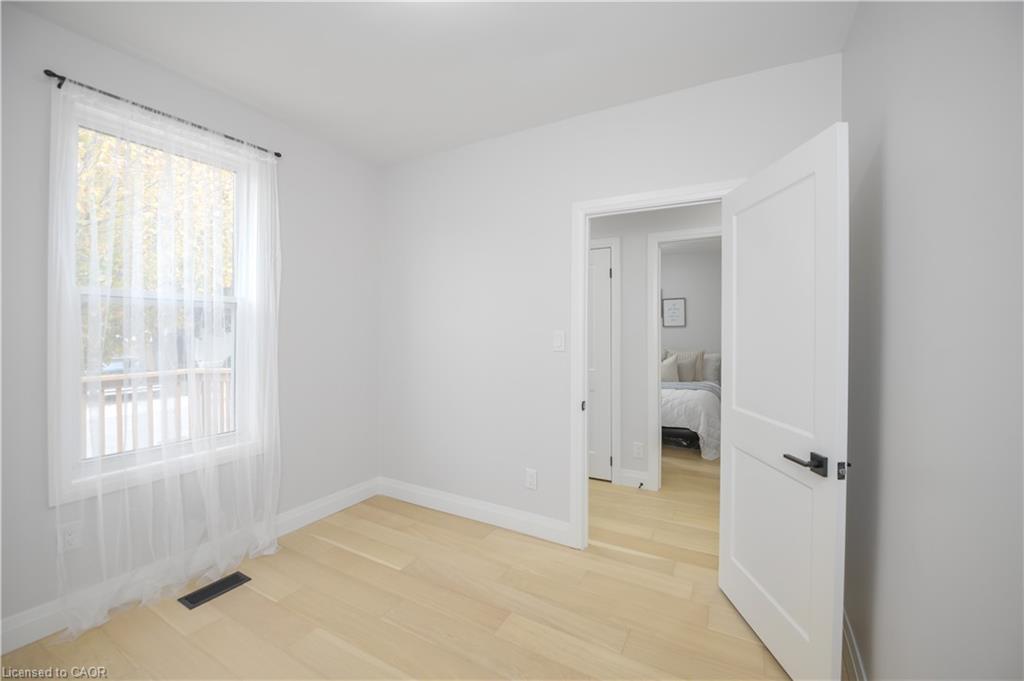 256 Rosslyn Avenue N Property Photo 29