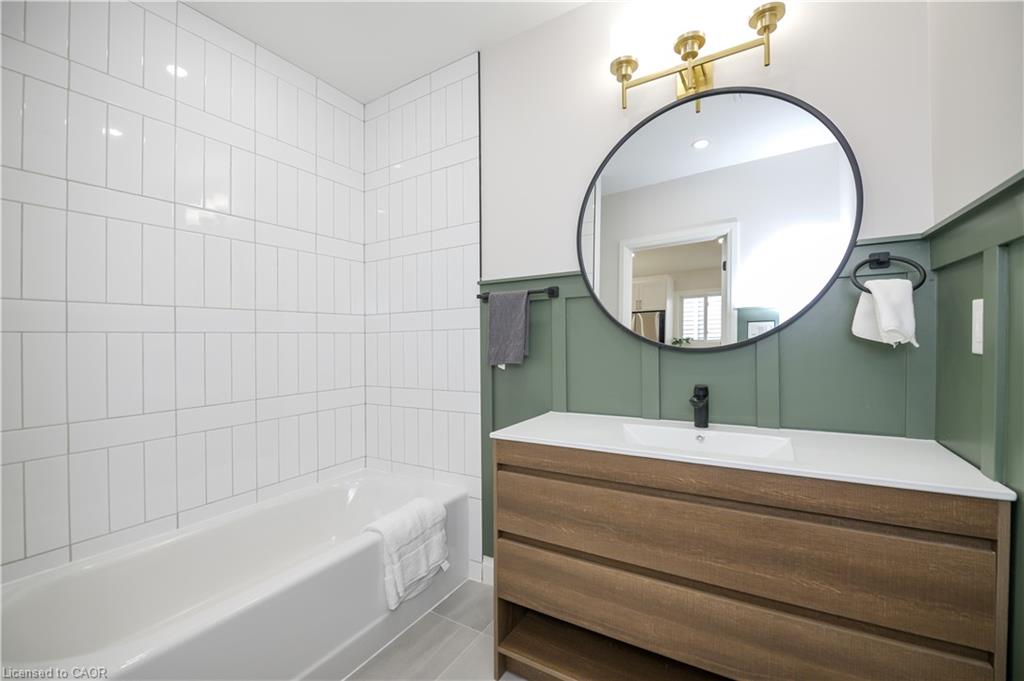 256 Rosslyn Avenue N Property Photo 33