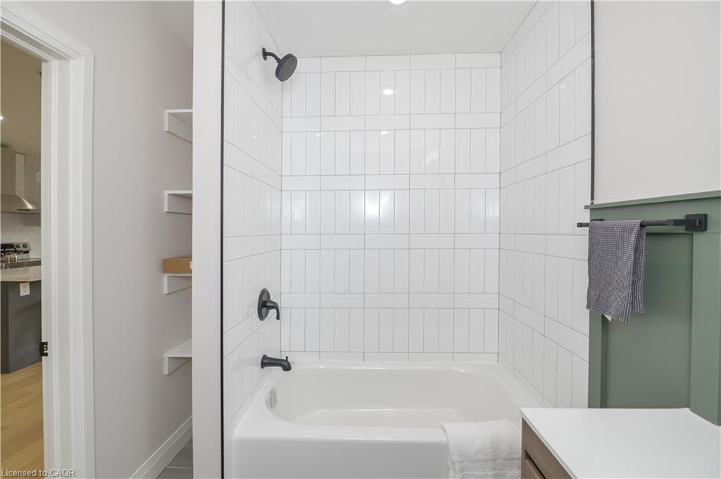 256 Rosslyn Avenue N Property Photo 34