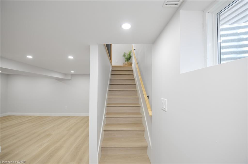256 Rosslyn Avenue N Property Photo 35
