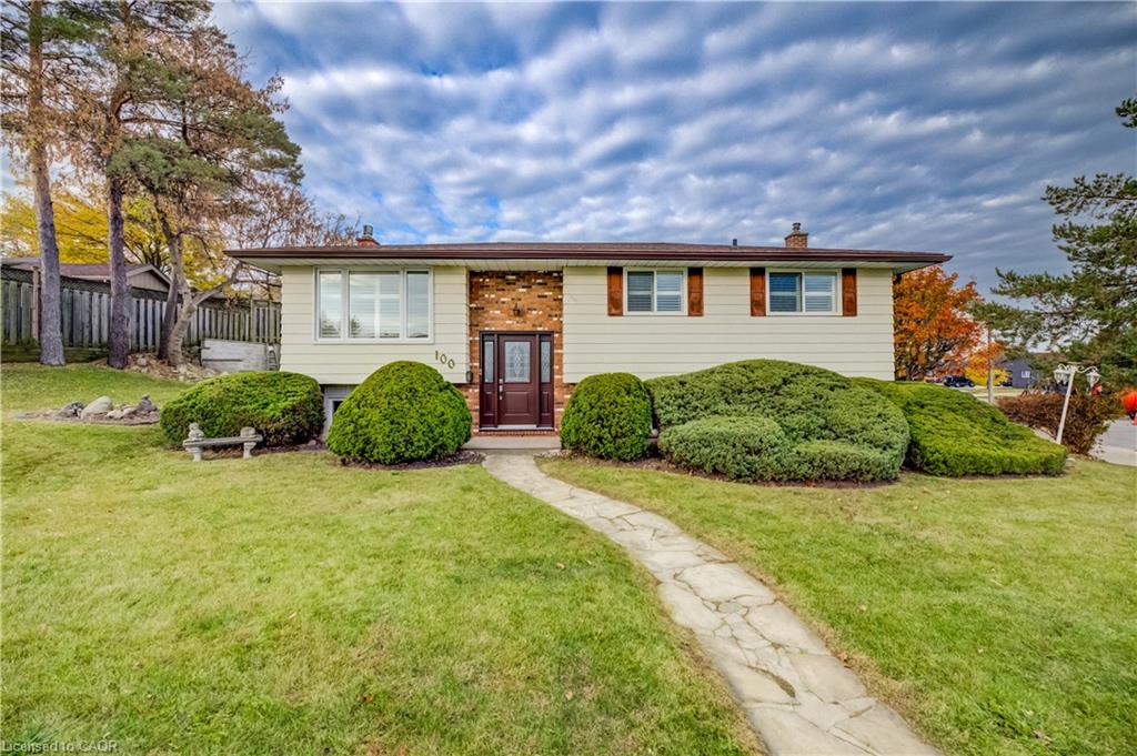 100 Moffat Drive Property Photo 1