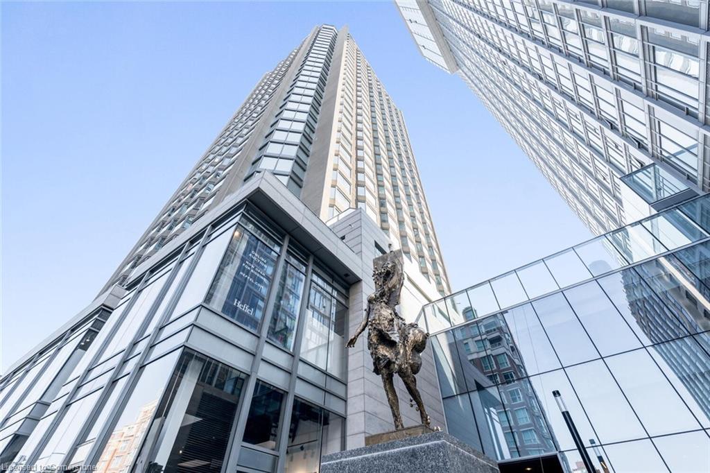 1012-155 Yorkville Avenue Property Photo