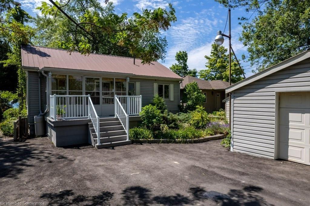 2592 Lakeshore Road Property Photo 2