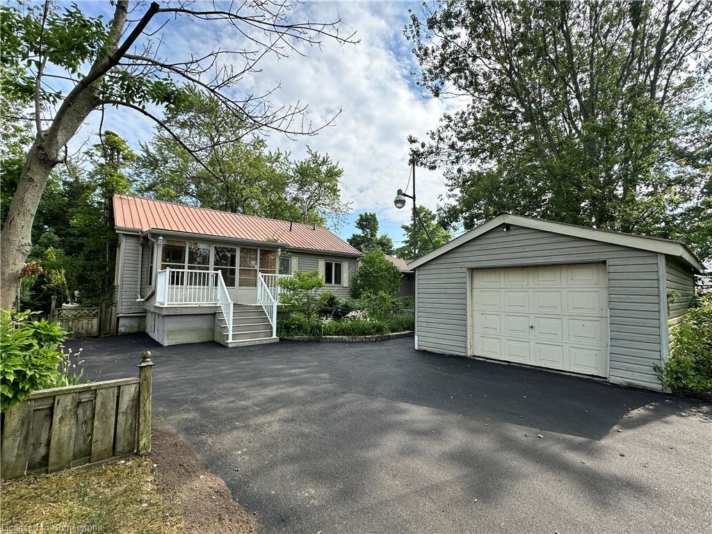 2592 Lakeshore Road Property Photo 3