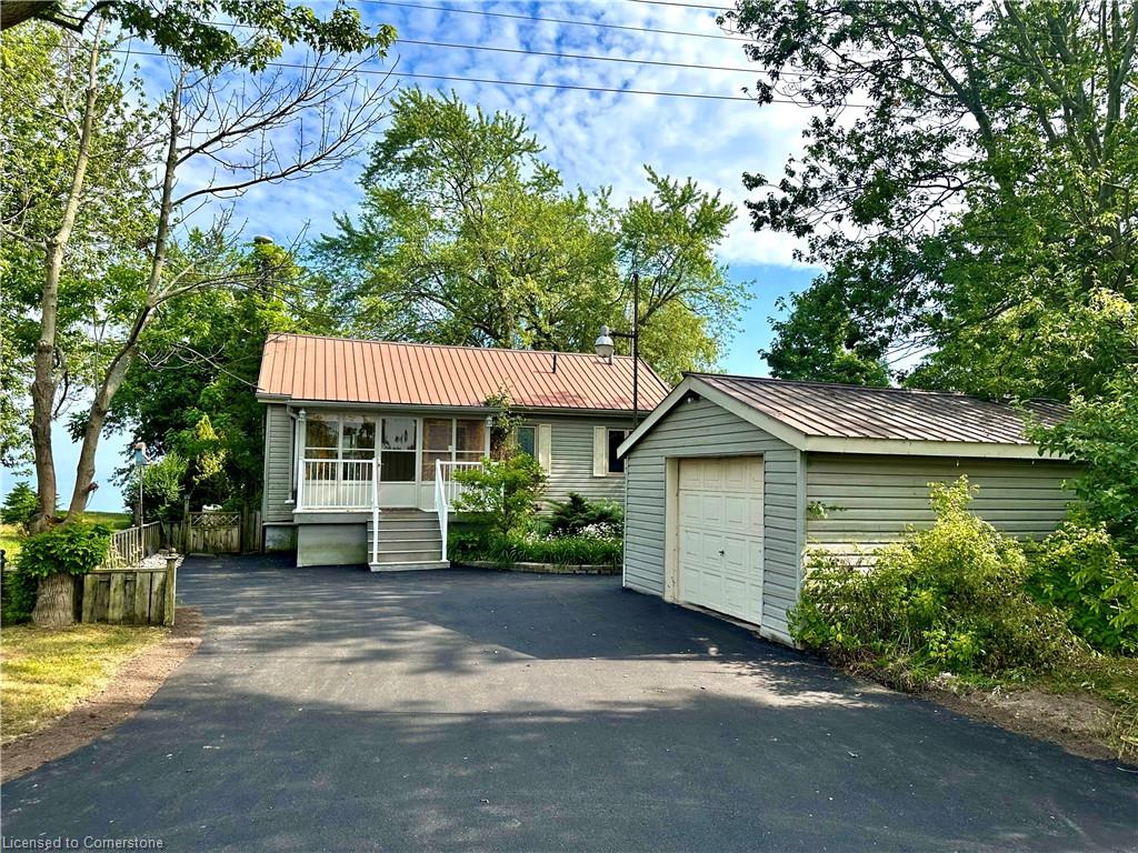 2592 Lakeshore Road Property Photo 4