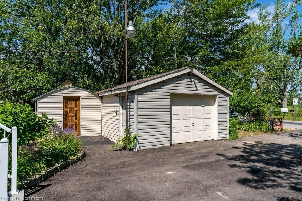 2592 Lakeshore Road Property Photo 11