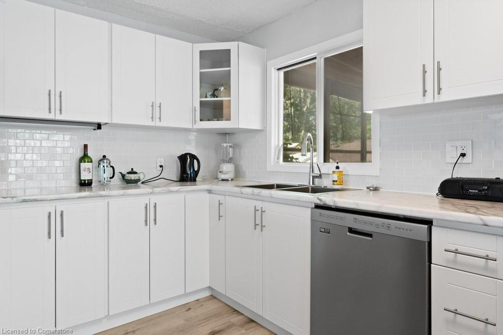 2592 Lakeshore Road Property Photo 16