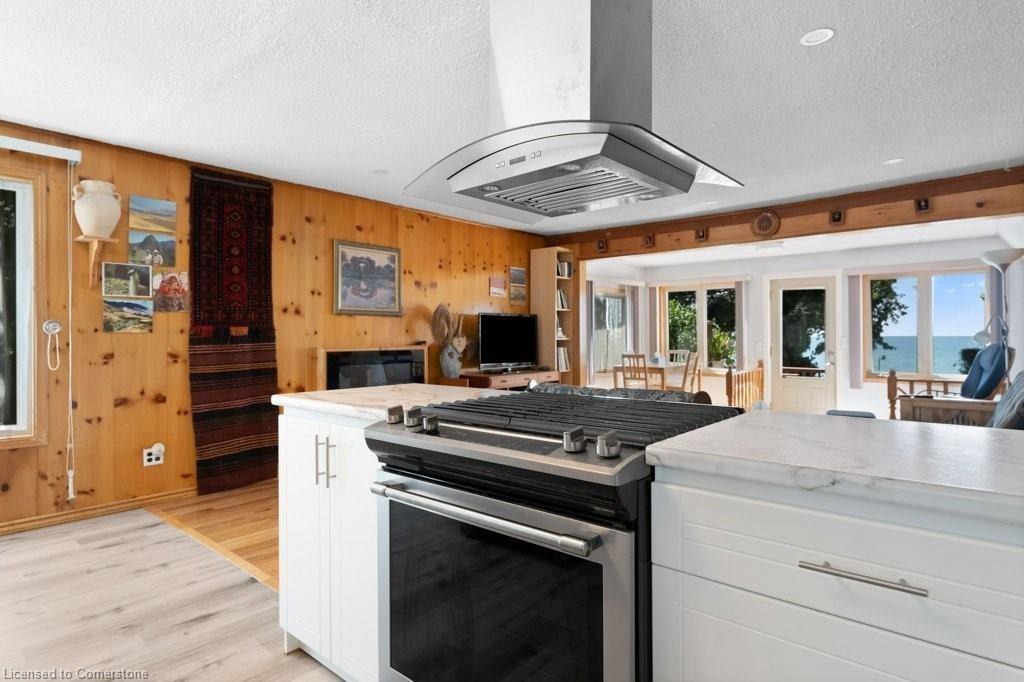 2592 Lakeshore Road Property Photo 17